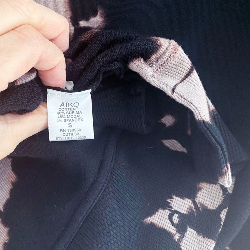 AIKO Black and Light Grayish Purple Tie Dye Oversized Cropped Sweatshirt - Picture 4 of 5
